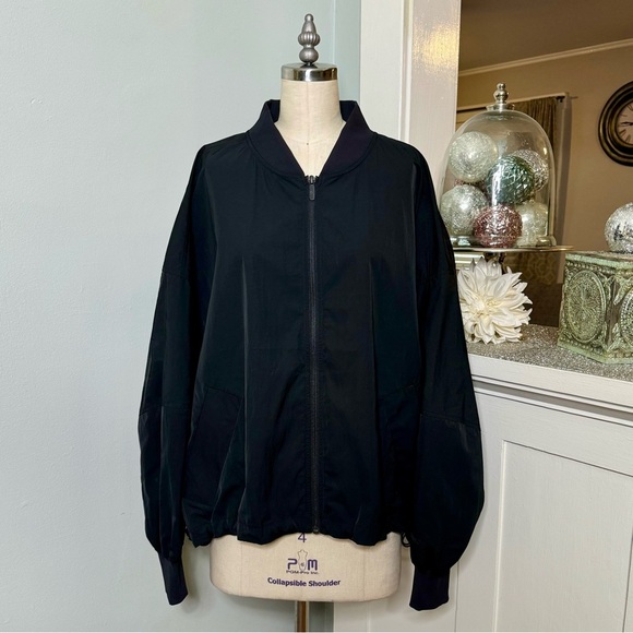 Lululemon Lightweight Bomber Jacket Cinch Hem Black Size XL NWT - Picture 8 of 14